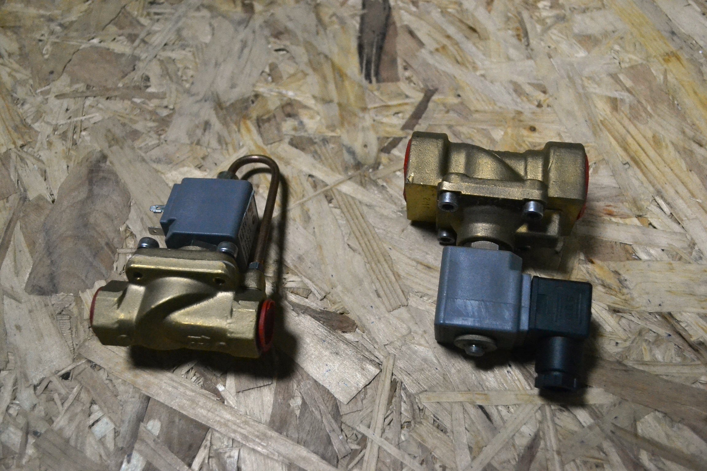 Электромагнитные клапана T-BU ТБЮ для горячей воды, пара, сжатого ...